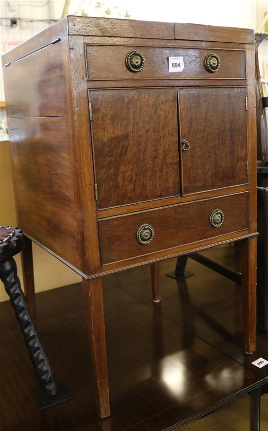 Georgian mahogany enclosed washstand(-)